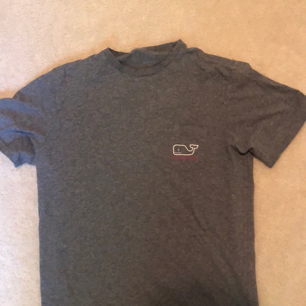 Vineyard vines t shirt